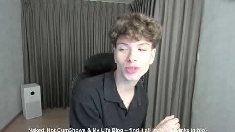 Snapshot of calvin_loves_you chatting on November 11, 2:17 pm Hey I am Calvin online show from November 11, 2:17 pm