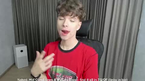 Snapshot of calvin_loves_you chatting on November 22, 2:16 pm Hey I am Calvin online show from November 22, 2:16 pm