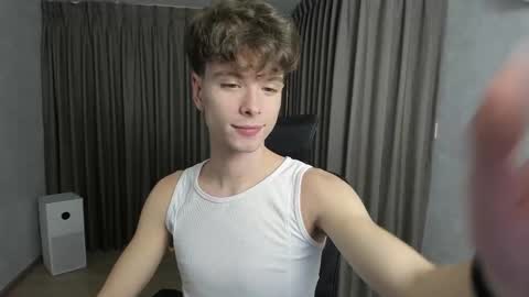 Snapshot of calvin_loves_you chatting on November 27, 2:19 pm Hey I am Calvin online show from November 27, 2:19 pm