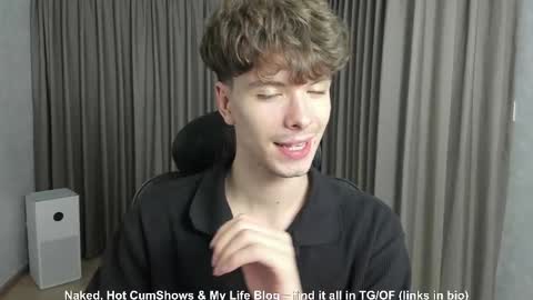 Snapshot of calvin_loves_you chatting on November 30, 2:21 pm Hey I am Calvin online show from November 30, 2:21 pm