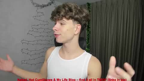 Snapshot of calvin_loves_you chatting on December 16, 5:07 pm Hey I am Calvin online show from December 16, 5:07 pm