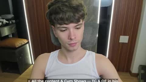 Hey I am Calvin  online show from May 9, 5:07 pm