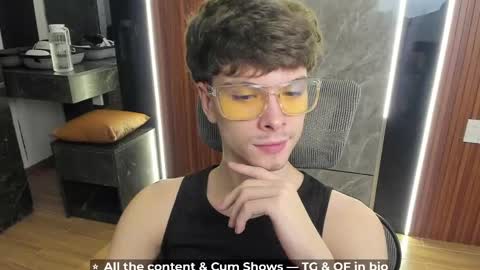 Hey I am Calvin  online show from May 23, 4:33 pm