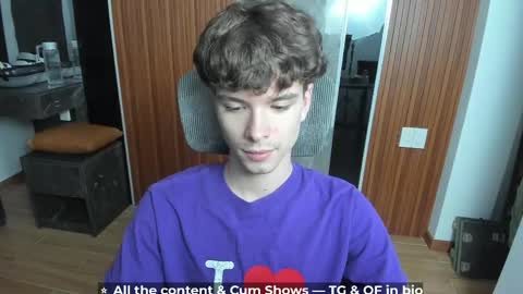 Hey I am Calvin  online show from May 26, 4:14 pm
