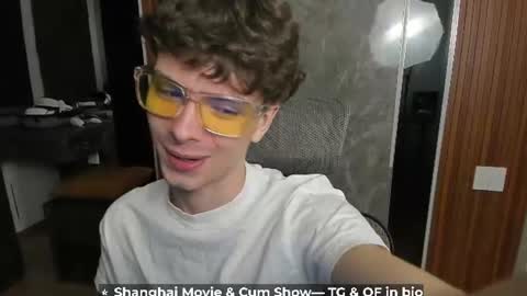 Hey I am Calvin  online show from June 28, 2:23 pm