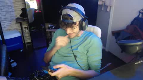 Snapshot of calvin_tanner chatting on November 18, 3:38 pm calvin_tanner online show from November 18, 3:38 pm