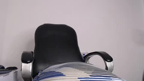 Snapshot of calvinhotlatino chatting on December 5, 12:19 am calvinhotlatino online show from December 5, 12:19 am