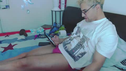 Calvinjohnlad online show from March 3, 9:05 pm