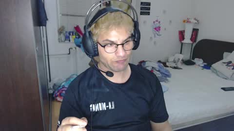 Calvinjohnlad online show from March 8, 7:09 pm