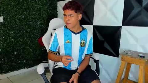 Snapshot of cam_xman chatting on December 15, 12:37 am cam_xman online show from December 15, 12:37 am