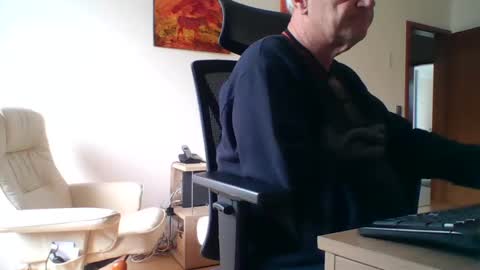 Snapshot of camcologne chatting on January 11, 1:11 pm camcologne online show from January 11, 1:11 pm