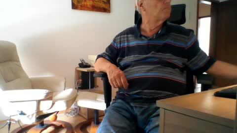 Snapshot of camcologne chatting on June 1, 3:03 pm camcologne online show from June 1, 3:03 pm