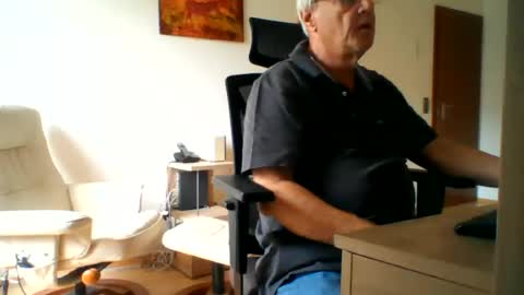 Snapshot of camcologne chatting on June 12, 8:24 am camcologne online show from June 12, 8:24 am