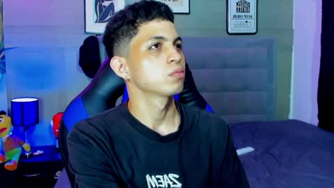 Snapshot of cameron_lux4 chatting on April 9, 3:39 am CAMERON online show from April 9, 3:39 am