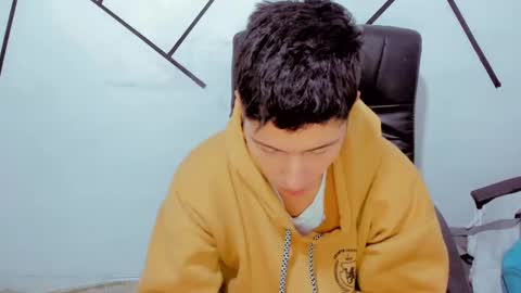 Snapshot of cameron_re chatting on February 2, 9:30 am cameron_re online show from February 2, 9:30 am