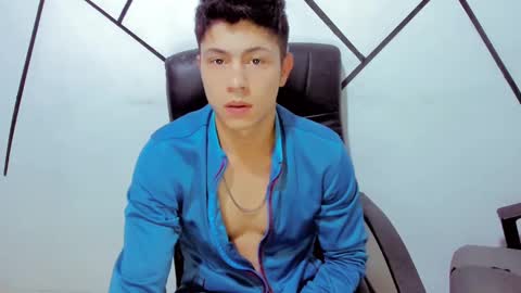 Snapshot of cameron_re chatting on February 3, 6:34 am cameron_re online show from February 3, 6:34 am