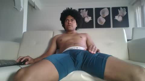 Snapshot of camfaber chatting on December 1, 3:28 pm Stiven online show from December 1, 3:28 pm