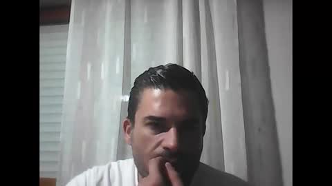 Snapshot of camforfan chatting on October 31, 2:23 am kevintop online show from October 31, 2:23 am