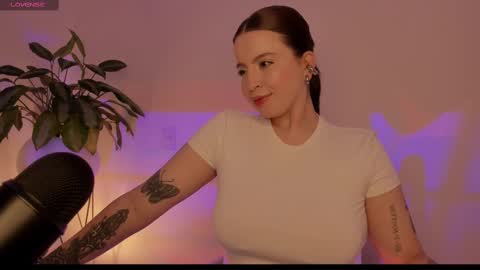 Snapshot of camidoll_10 chatting on March 5, 10:44 am camila online show from March 5, 10:44 am