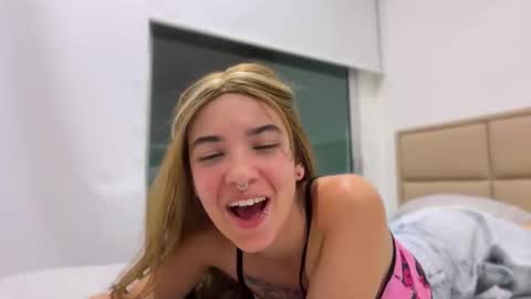 camii19y online show from September 18, 2:57 am