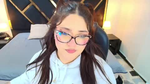 Camila Osorio online show from April 30, 7:20 pm