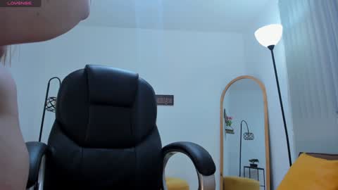 Snapshot of camiilaa1 chatting on December 8, 7:05 am Camila online show from December 8, 7:05 am