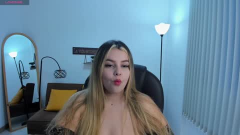 Snapshot of camiilaa1 chatting on January 11, 11:13 pm Camila online show from January 11, 11:13 pm