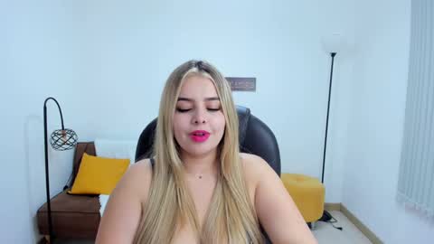 Snapshot of camiilaa1 chatting on February 20, 6:06 am Camila online show from February 20, 6:06 am