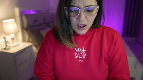 Snapshot of camila_buitrago chatting on December 2, 10:34 pm Camila buitrago online show from December 2, 10:34 pm