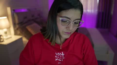 Snapshot of camila_buitrago chatting on December 6, 8:18 pm Camila buitrago online show from December 6, 8:18 pm