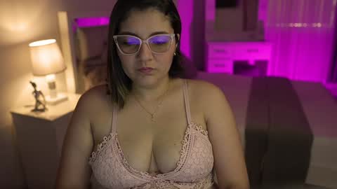 Snapshot of camila_buitrago chatting on December 8, 10:03 pm Camila buitrago online show from December 8, 10:03 pm