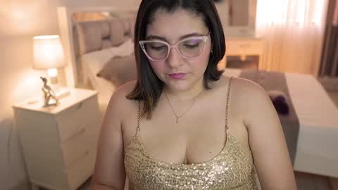 Snapshot of camila_buitrago chatting on December 23, 2:50 pm Camila buitrago online show from December 23, 2:50 pm