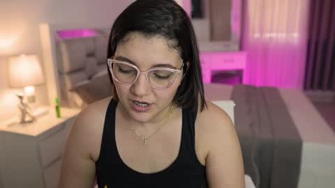 Snapshot of camila_buitrago chatting on January 1, 8:58 pm Camila buitrago online show from January 1, 8:58 pm