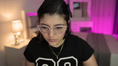 Snapshot of camila_buitrago chatting on January 12, 4:10 am Camila buitrago online show from January 12, 4:10 am