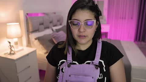 Snapshot of camila_buitrago chatting on January 19, 12:06 am Camila buitrago online show from January 19, 12:06 am