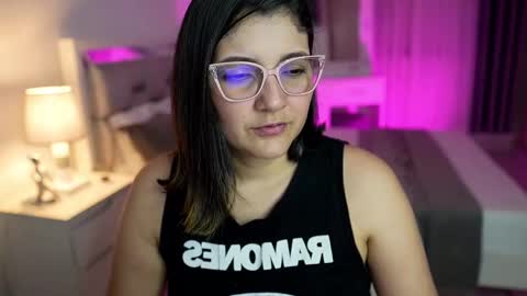 Snapshot of camila_buitrago chatting on February 14, 1:02 am Camila buitrago online show from February 14, 1:02 am
