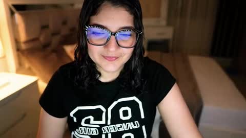 Snapshot of camila_buitrago chatting on November 5, 12:32 am Camila buitrago online show from November 5, 12:32 am