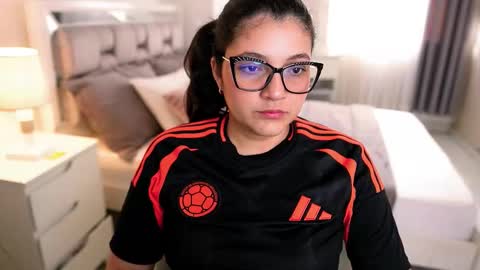 Snapshot of camila_buitrago chatting on November 16, 2:44 pm Camila buitrago online show from November 16, 2:44 pm