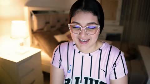 Snapshot of camila_buitrago chatting on November 23, 12:21 am Camila buitrago online show from November 23, 12:21 am