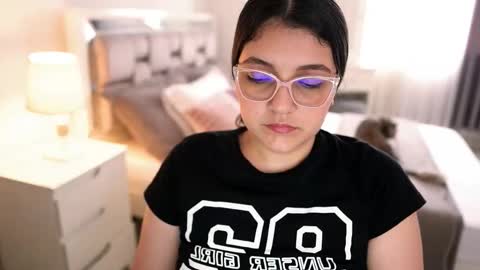 Snapshot of camila_buitrago chatting on November 23, 3:45 pm Camila buitrago online show from November 23, 3:45 pm