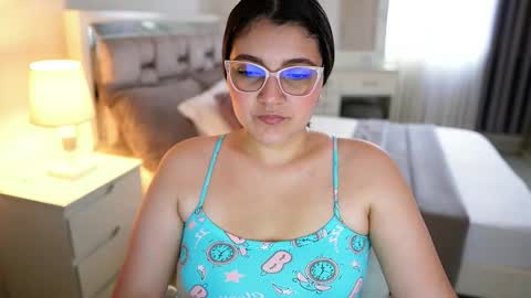 Snapshot of camila_buitrago chatting on December 14, 6:01 pm Camila buitrago online show from December 14, 6:01 pm