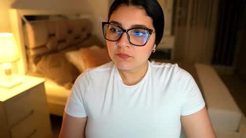 Snapshot of camila_buitrago chatting on December 20, 11:23 pm Camila buitrago online show from December 20, 11:23 pm