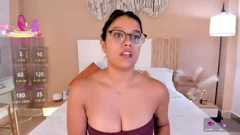 camila_bustamante_ online show from July 18, 4:11 pm