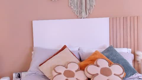 camila_bustamante_ online show from August 1, 7:35 pm