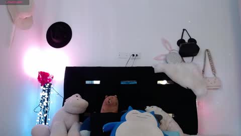 Snapshot of camila_torresss chatting on May 13, 8:06 pm camila_torresss online show from May 13, 8:06 pm