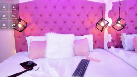 Snapshot of camilaa_mendoza chatting on May 23, 12:05 am CAMII online show from May 23, 12:05 am