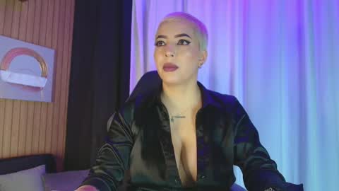 Snapshot of camilaachain chatting on December 2, 7:03 am online show from December 2, 7:03 am