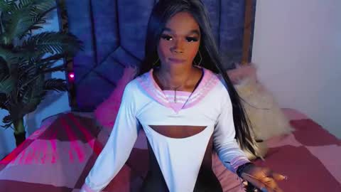 camilaromero18 online show from April 4, 10:18 pm