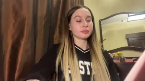 Miki online show from March 17, 4:43 pm