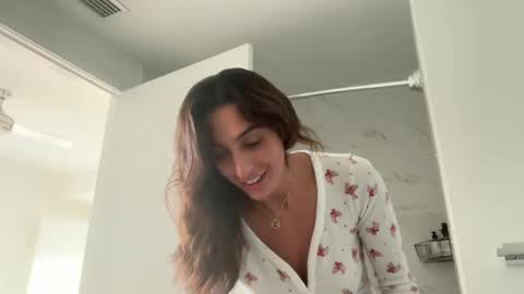 Snapshot of camiliakxoxo chatting on November 2, 12:07 pm camiliakxoxo online show from November 2, 12:07 pm